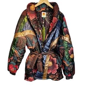 BLACK WILD BANANAS METALLIC
REVERSIBLE PUFFER JACK
MIX PRINT
